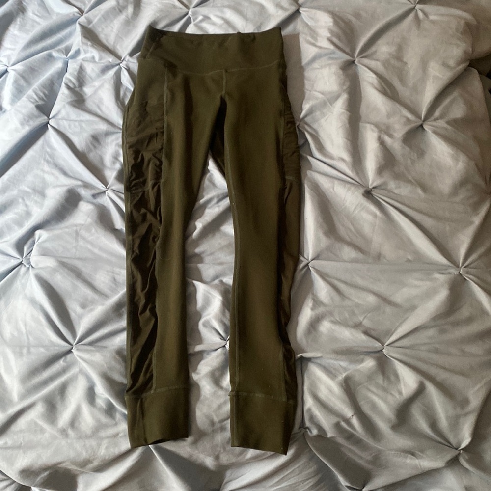 Fabletics size 4 green leggings